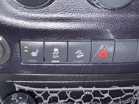 Used 2014 Jeep Wrangler Unlimited Sahara AWD/4WD image 23