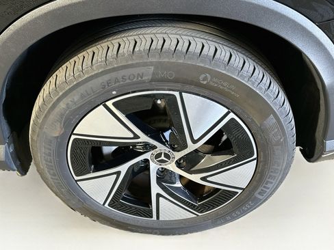 Used 2024 Mercedes-Benz GLC 300 4MATIC image 11