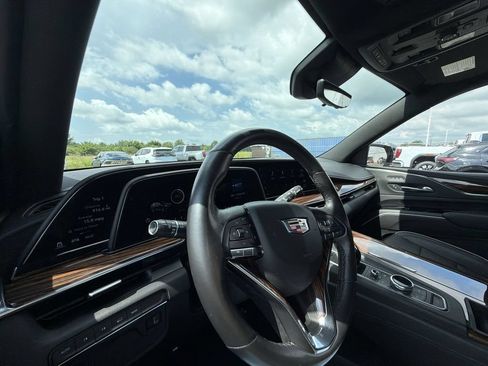 Certified 2021 Cadillac Escalade ESV Premium Luxury AWD/4WD image 16