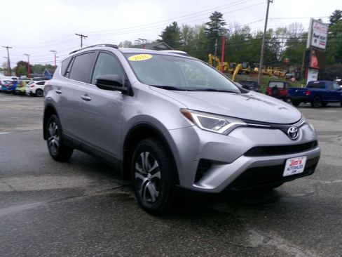 Used 2016 Toyota RAV4 LE image 4