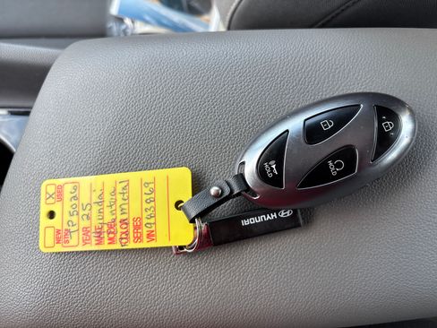 Used 2025 Hyundai Elantra SEL FWD image 30