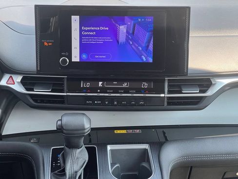 Certified 2025 Toyota Sienna LE AWD/4WD image 15