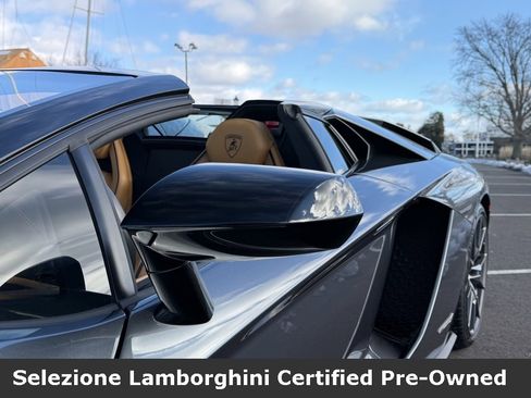 Used 2018 Lamborghini Aventador S image 19