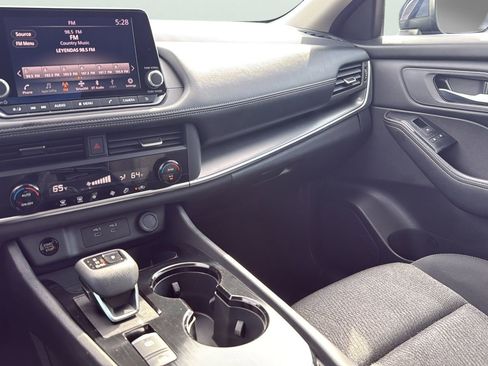 Used 2024 Nissan Rogue SV FWD image 19