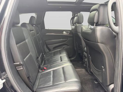Used 2018 Jeep Grand Cherokee Overland w/ Interior Metal Package RWD image 33