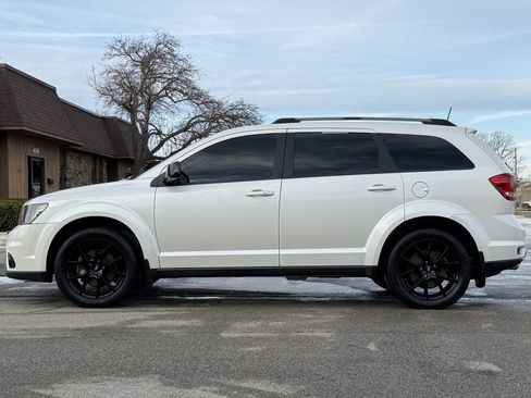 Used 2019 Dodge Journey SE image 2