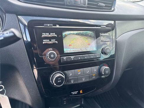 Used 2018 Nissan Rogue Sport S image 27