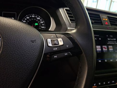 Used 2020 Volkswagen Tiguan SE w/ Panoramic Sunroof Package AWD/4WD image 19
