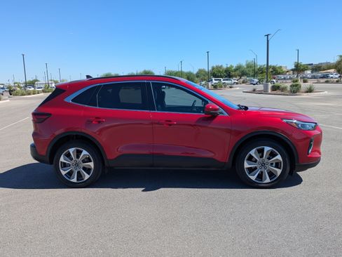 Used 2023 Ford Escape Platinum w/ Premium Technology Package image 7