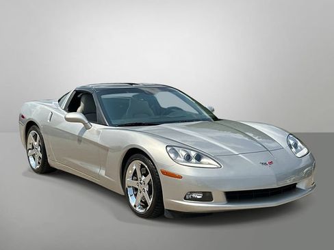 Used 2006 Chevrolet Corvette Coupe w/ Performance Package RWD image 21