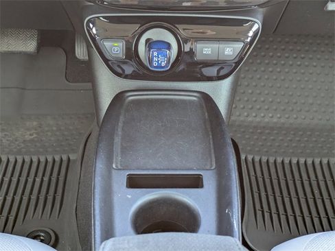 Used 2022 Toyota Prius LE image 17