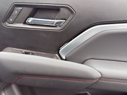 Used 2023 Chevrolet Colorado Z71 w/ Z71 Convenience Package 2 image 25