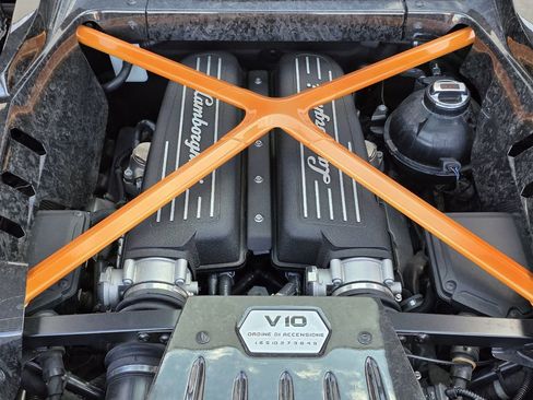 Used 2015 Lamborghini Huracan LP 610-4 image 30