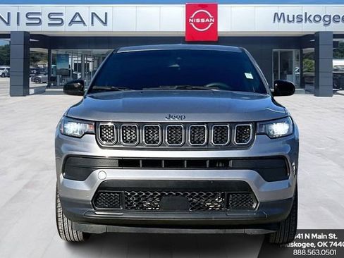 Used 2023 Jeep Compass Sport image 2