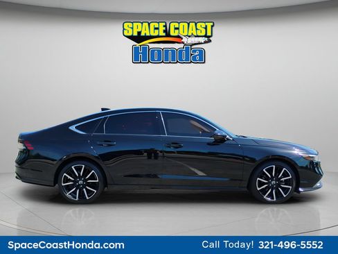 Certified 2023 Honda Accord Touring image 2