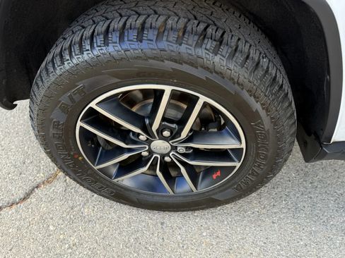 Used 2018 Jeep Grand Cherokee Trailhawk image 42