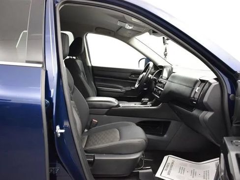 Used 2024 Nissan Pathfinder SV FWD image 17
