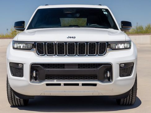 Used 2023 Jeep Grand Cherokee Overland AWD/4WD image 7