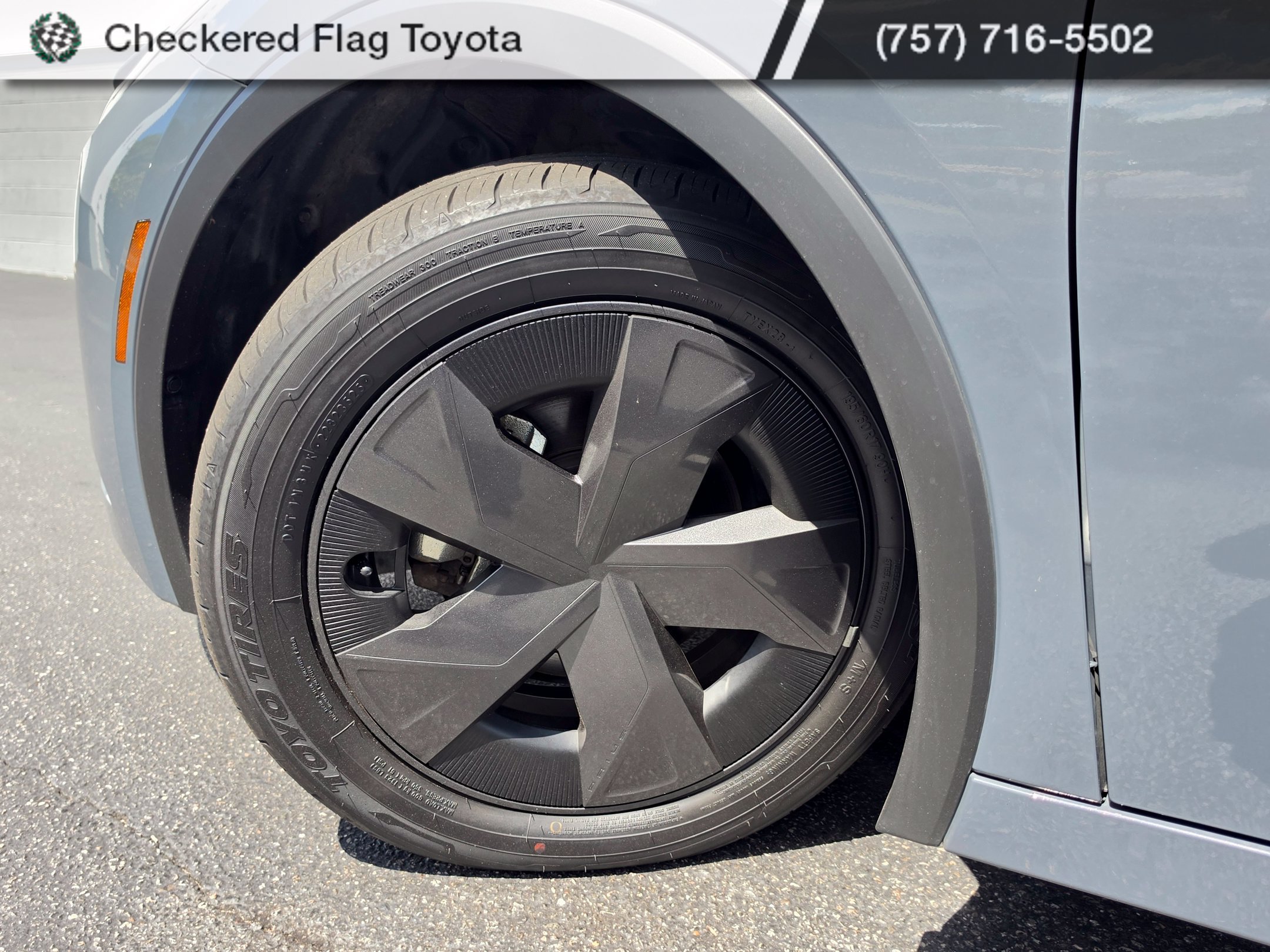 Used 2023 Toyota Prius LE FWD image 9
