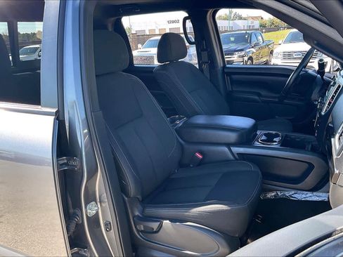 Used 2019 Nissan Titan SV w/ SV Convenience Package image 8