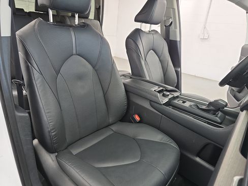 Used 2024 Toyota Grand Highlander Platinum image 10