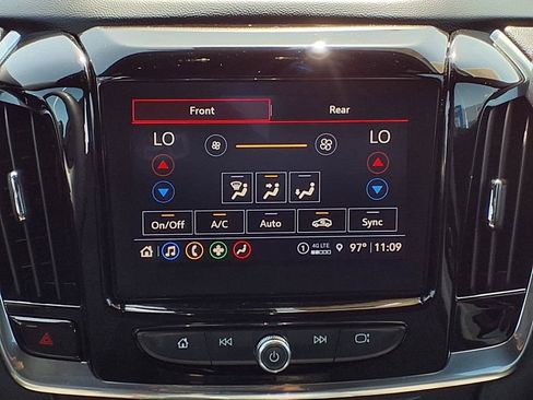 Used 2023 Chevrolet Traverse LT FWD image 15