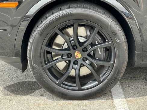 Certified 2025 Porsche Cayenne E-Hybrid image 23