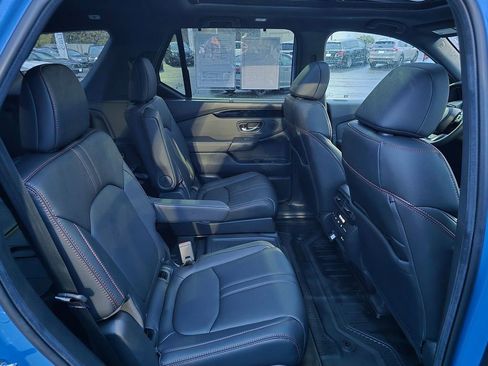 Certified 2025 Honda Pilot TrailSport image 7