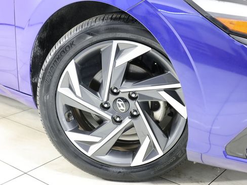 Used 2025 Hyundai Elantra Limited FWD image 13