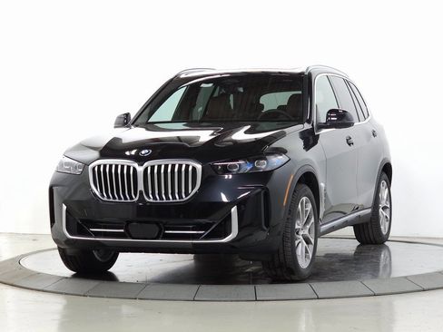 Used 2026 BMW X5 xDrive40i w/ Parking Assistance Package AWD/4WD image 3
