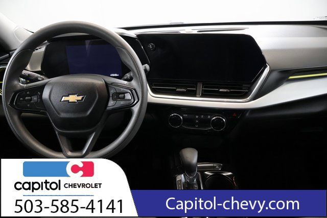 Used 2025 Chevrolet Trax LT FWD image 13