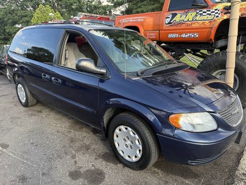 Used 2003 Chrysler Town & Country LX image 2