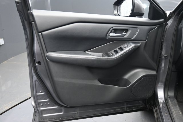 Used 2025 Nissan Rogue SV AWD/4WD image 11
