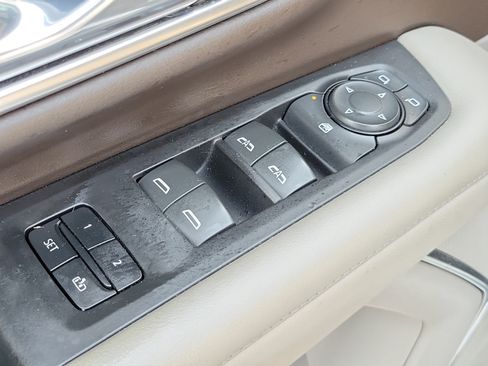 Used 2021 Chevrolet Suburban LT RWD image 20