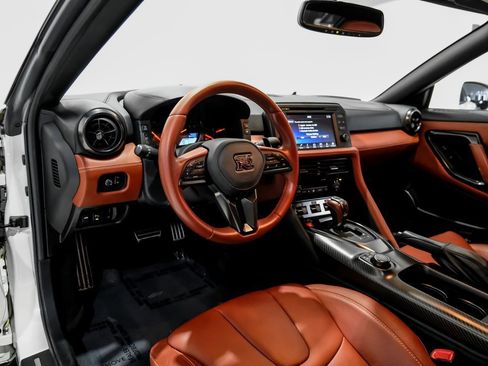 Used 2021 Nissan GT-R Premium image 5