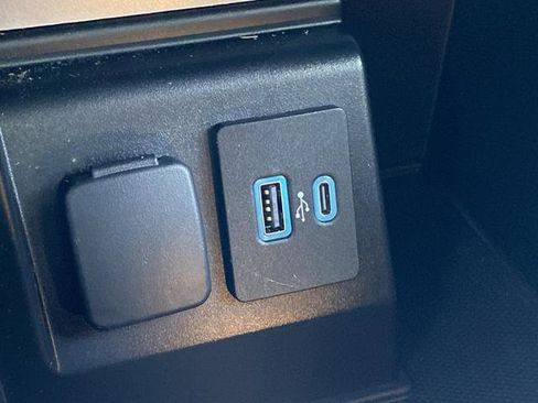 Used 2020 Ford Explorer XLT w/ Equipment Group 202A image 23