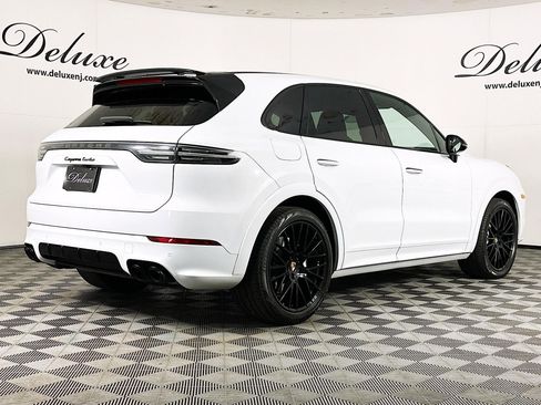 Used 2021 Porsche Cayenne Turbo image 6