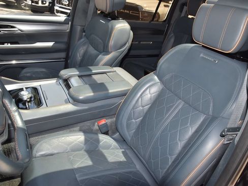 Used 2023 Jeep Grand Wagoneer Series III AWD/4WD image 31