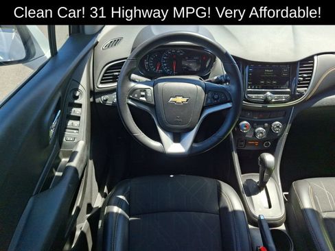 Used 2019 Chevrolet Trax LT w/ LT Convenience Package FWD image 2