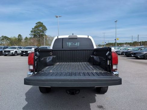Used 2021 Toyota Tacoma SR5 RWD image 5