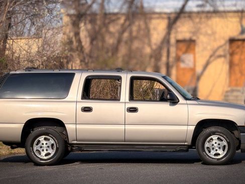 Used 2006 Chevrolet Suburban LS w/ Smart Select Package image 31