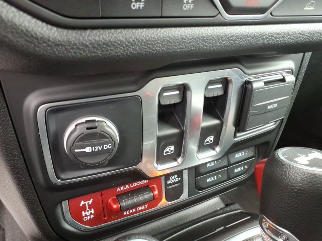 Certified 2025 Jeep Wrangler Sport AWD/4WD image 26