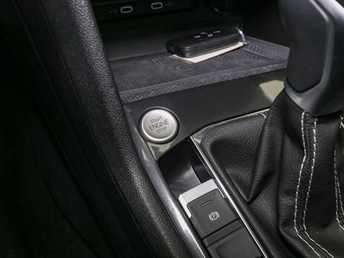 Certified 2024 Volkswagen Tiguan SE R-Line image 39