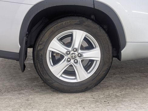 Used 2022 Toyota Highlander L image 12