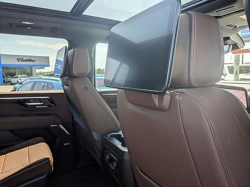 New 2026 Chevrolet Suburban High Country AWD/4WD image 37