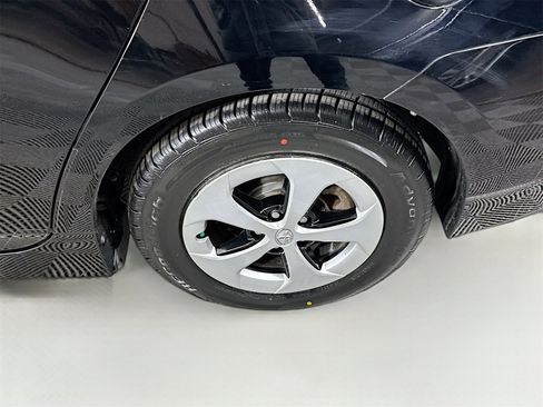 Used 2012 Toyota Prius Four image 21