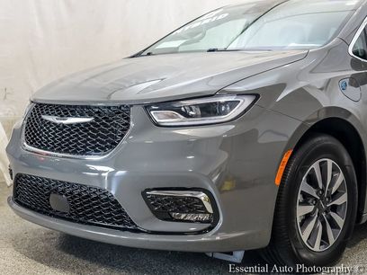 Used 2022 Chrysler Pacifica Touring-L