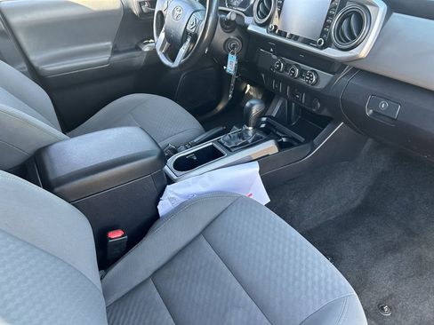 Used 2020 Toyota Tacoma SR5 RWD image 12