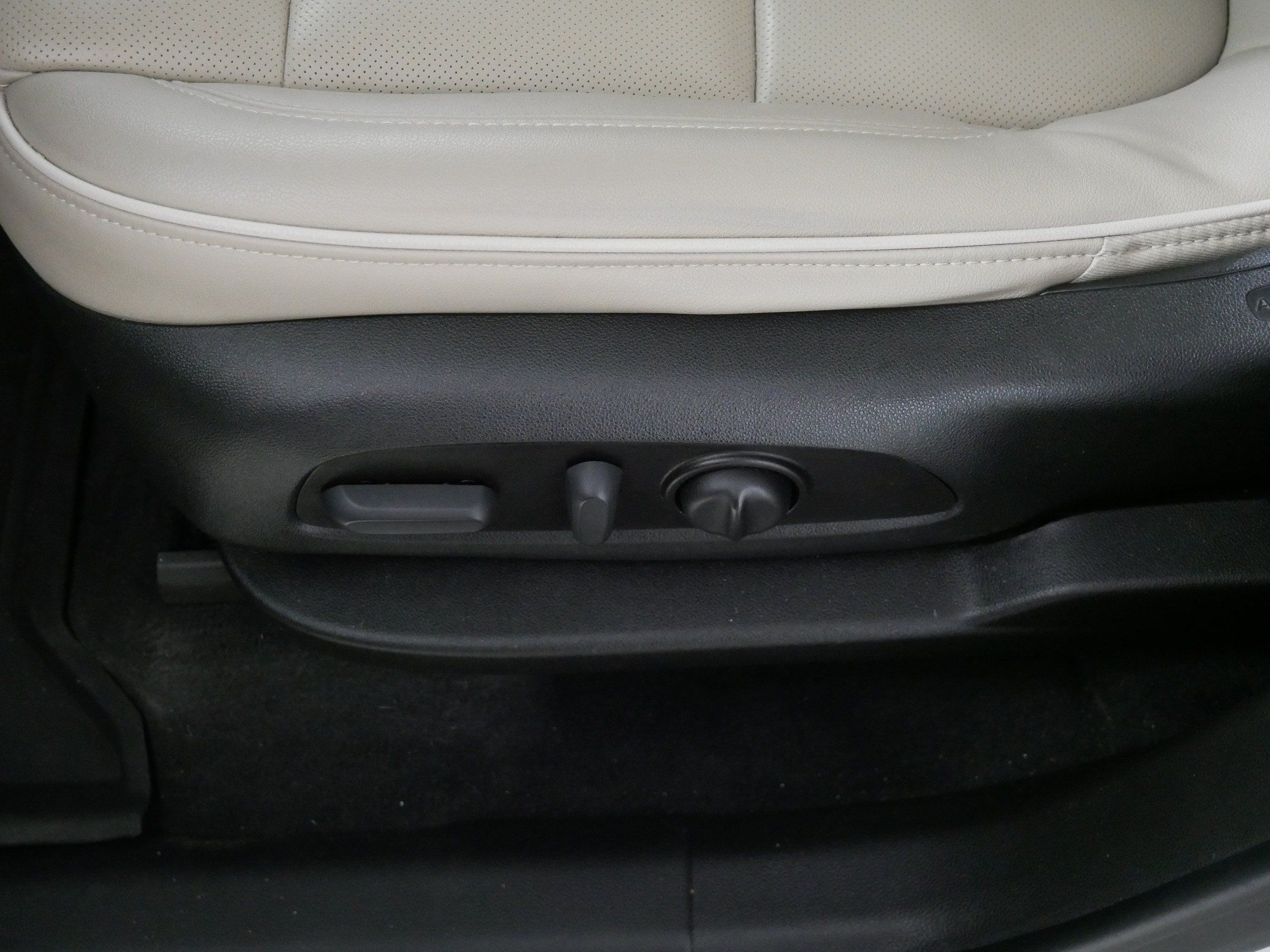 Certified 2023 Chevrolet Traverse Premier w/ LPO, Floor Liner Package AWD/4WD image 20