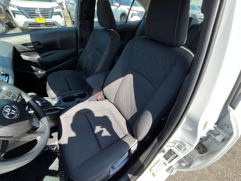 Used 2025 Toyota Corolla LE FWD image 31